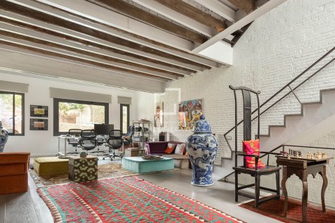 Villa for sale in Barcelona, Spain 5 bedrooms, 327 sq.m. No. 150732 - photo 16