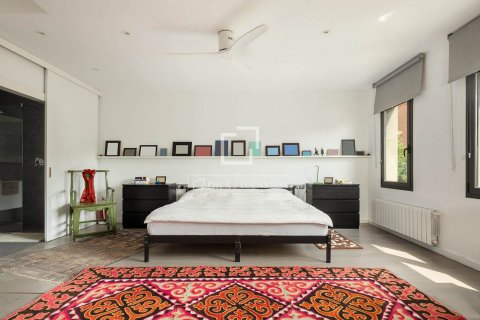 Villa for sale in Barcelona, Spain 5 bedrooms, 327 sq.m. No. 150732 - photo 24