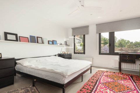 Villa for sale in Barcelona, Spain 5 bedrooms, 327 sq.m. No. 150732 - photo 23
