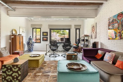 Villa for sale in Barcelona, Spain 5 bedrooms, 327 sq.m. No. 150732 - photo 15