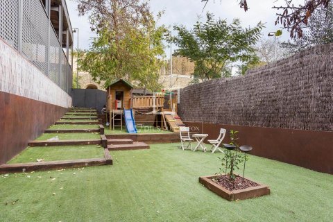 Villa for sale in Barcelona, Spain 5 bedrooms, 327 sq.m. No. 150732 - photo 3