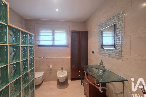 Talo vuokrattavana Sant Cugat Del Valles, Barcelona, Espanja, 4 makuuhuonetta, 348 m2 No. 172099 - kuva 21