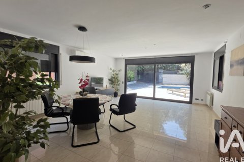 Talo vuokrattavana Sant Cugat Del Valles, Barcelona, Espanja, 4 makuuhuonetta, 348 m2 No. 172099 - kuva 11