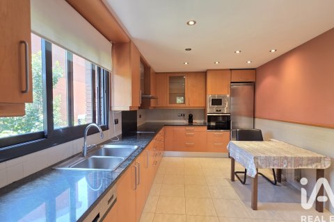 Talo vuokrattavana Sant Cugat Del Valles, Barcelona, Espanja, 4 makuuhuonetta, 348 m2 No. 172099 - kuva 12