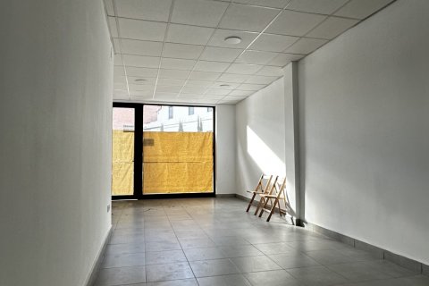 Liikekiinteistö vuokrattavana La Baneza, Leon, Espanja , 41 m2 No. 172102 - kuva 3