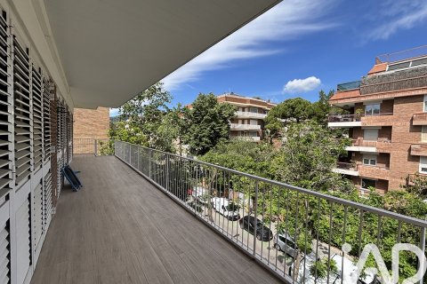 Huoneisto vuokrattavana Barcelona, Espanja, 5 makuuhuonetta, 242 m2 No. 172103 - kuva 3