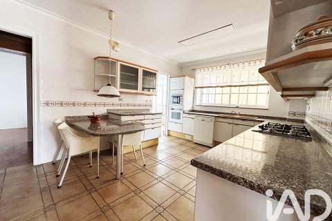 Huoneisto vuokrattavana Barcelona, Espanja, 5 makuuhuonetta, 242 m2 No. 172103 - kuva 14