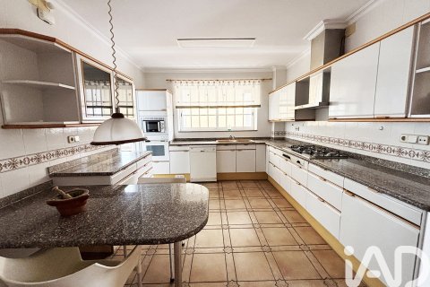 Huoneisto vuokrattavana Barcelona, Espanja, 5 makuuhuonetta, 242 m2 No. 172103 - kuva 15