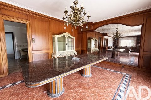 Huoneisto vuokrattavana Barcelona, Espanja, 5 makuuhuonetta, 242 m2 No. 172103 - kuva 12