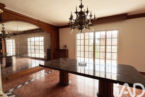 Huoneisto vuokrattavana Barcelona, Espanja, 5 makuuhuonetta, 242 m2 No. 172103 - kuva 5