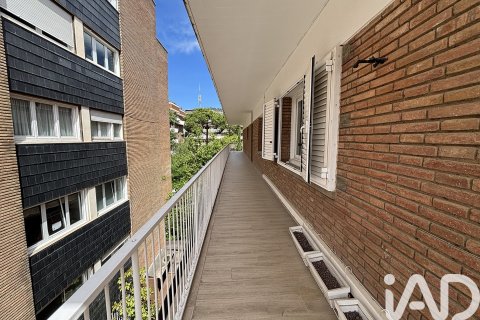 Huoneisto vuokrattavana Barcelona, Espanja, 5 makuuhuonetta, 242 m2 No. 172103 - kuva 25