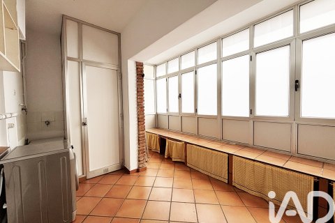 Huoneisto vuokrattavana Barcelona, Espanja, 5 makuuhuonetta, 242 m2 No. 172103 - kuva 17
