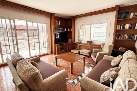 Huoneisto vuokrattavana Barcelona, Espanja, 5 makuuhuonetta, 242 m2 No. 172103 - kuva 8