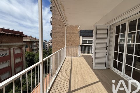 Huoneisto vuokrattavana Barcelona, Espanja, 5 makuuhuonetta, 242 m2 No. 172103 - kuva 24
