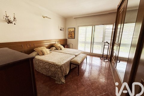 Huoneisto vuokrattavana Barcelona, Espanja, 5 makuuhuonetta, 242 m2 No. 172103 - kuva 19