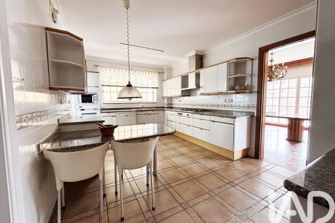Huoneisto vuokrattavana Barcelona, Espanja, 5 makuuhuonetta, 242 m2 No. 172103 - kuva 13