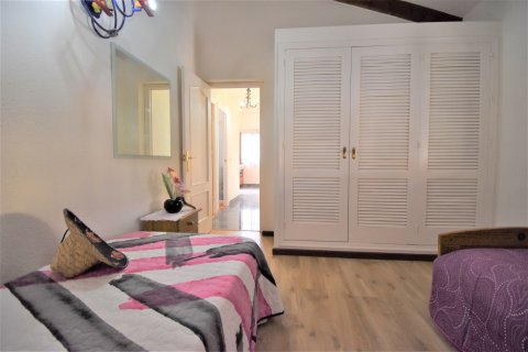 Villa for sale Villamartin, Alicante, Spain 4 bedrooms, 325 sq.m. No. 136978 - photo 12