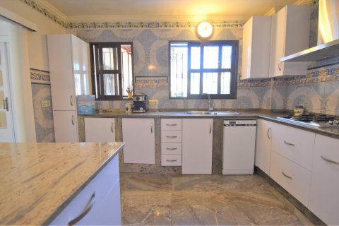 Villa for sale Villamartin, Alicante, Spain 4 bedrooms, 325 sq.m. No. 136978 - photo 7