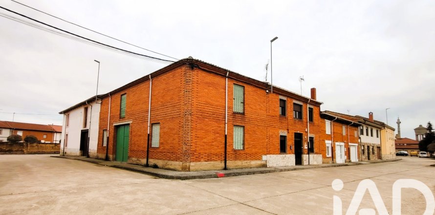Villa in Leon, Spanien 6 Schlafzimmer, 324 m2 Nr. 185074