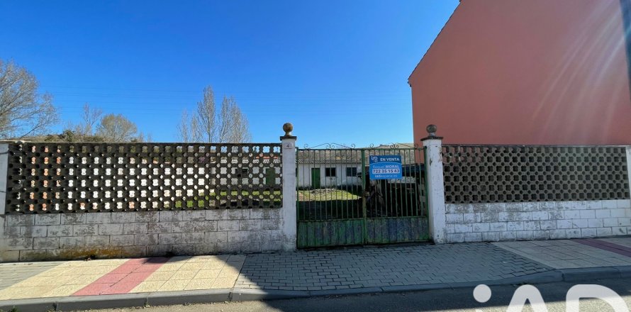 Land plot in Santovenia de la Valdoncina, Leon, Spain 264 sq.m. No. 185073