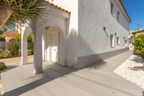 Villa à vendre à Los Balcones, Alicante, Espagne, 4 chambres, 245 m2 No. 189144 - photo 10