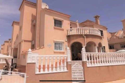 Casa adosada en venta en Alicante, España 3 dormitorios, 90 m2 No. 140156 - foto 1