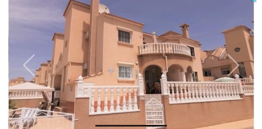 Casa adosada en Alicante, España 3 dormitorios, 90 m2 No. 140156