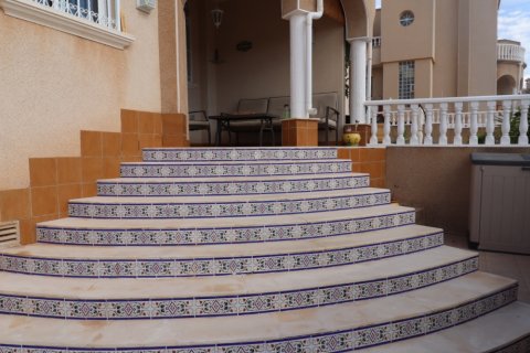 Casa adosada en venta en Alicante, España 3 dormitorios, 90 m2 No. 140156 - foto 6