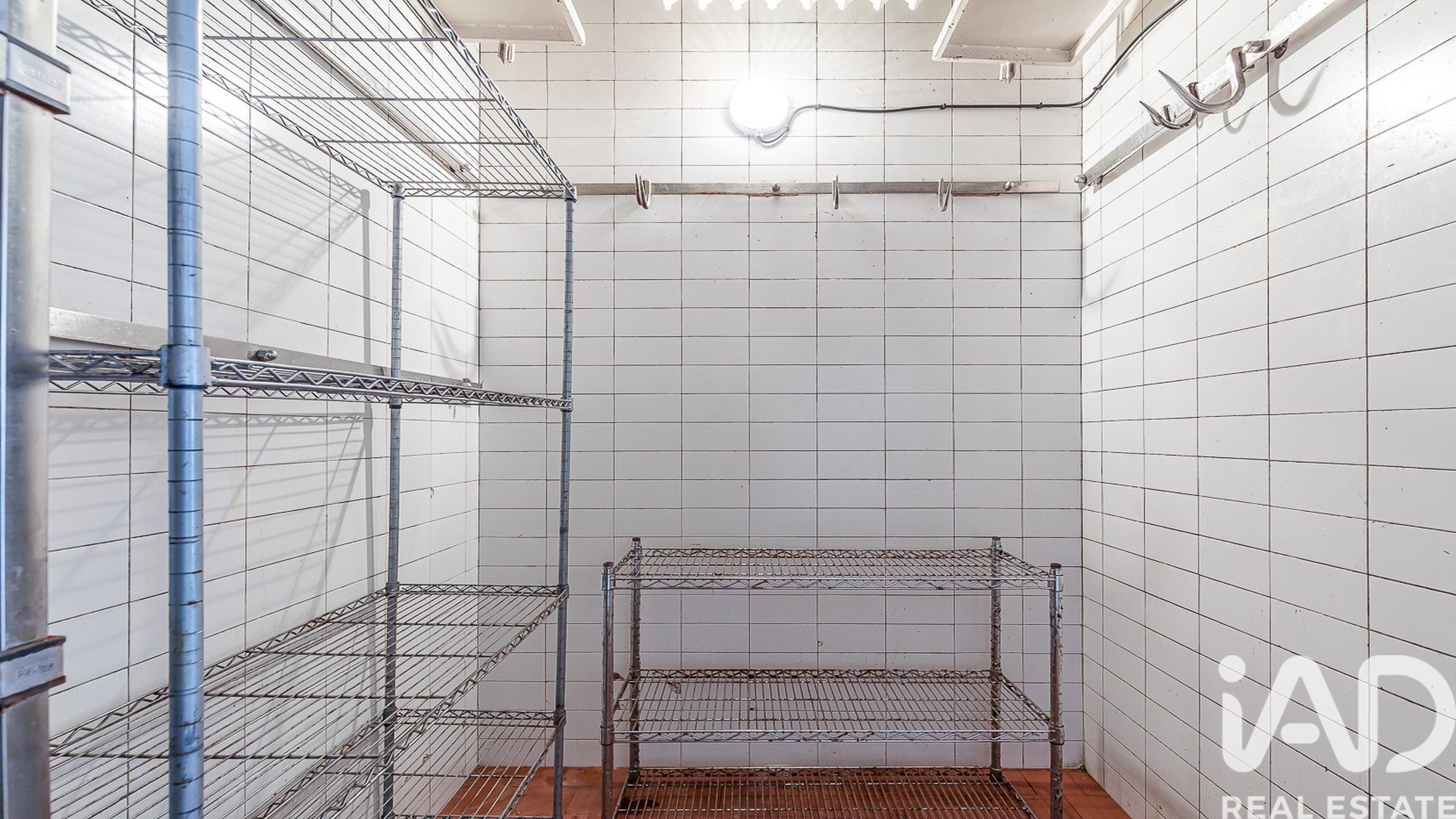 Commercial property in Madrid, Spain 1 bedroom, 128 sq.m. No. 188508