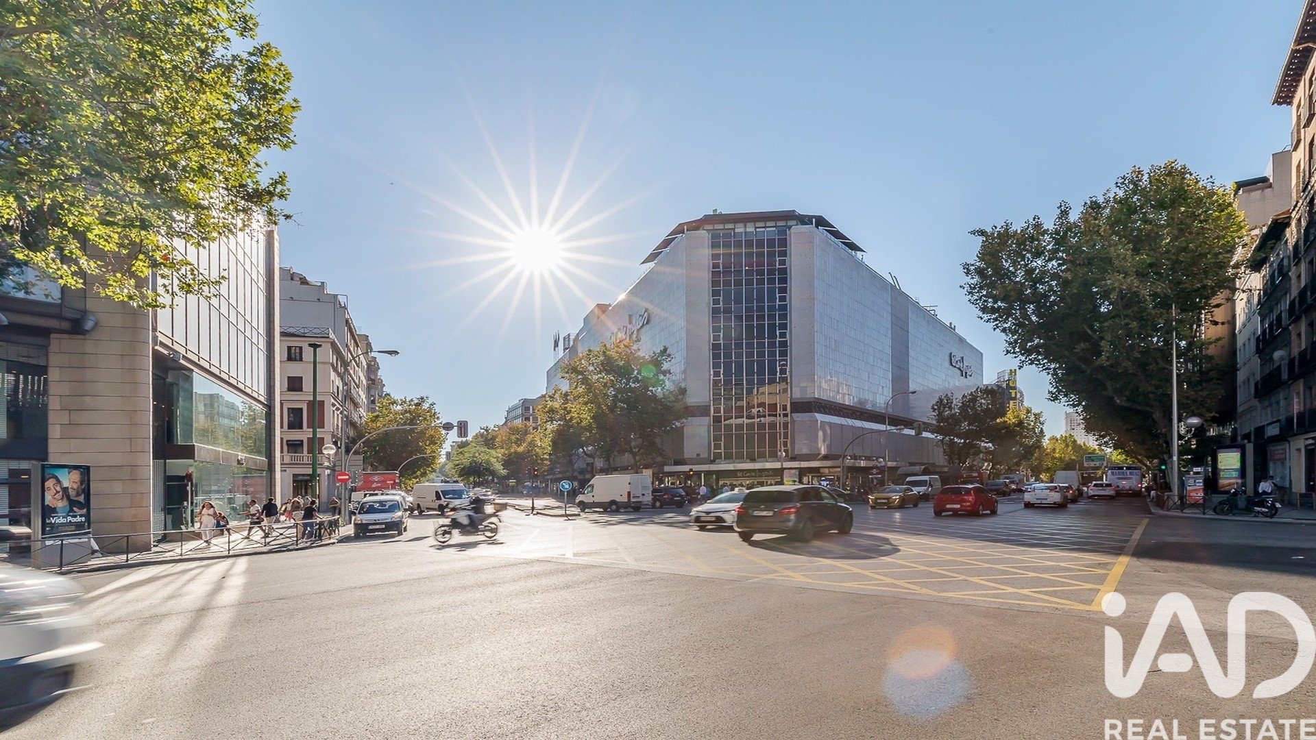 Commercial property in Madrid, Spain 1 bedroom, 128 sq.m. No. 188508