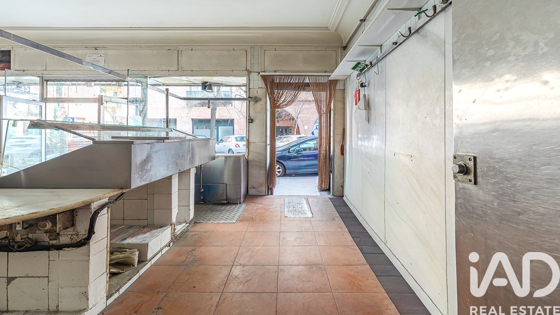 Commercial property in Madrid, Spain 1 bedroom, 128 sq.m. No. 188508