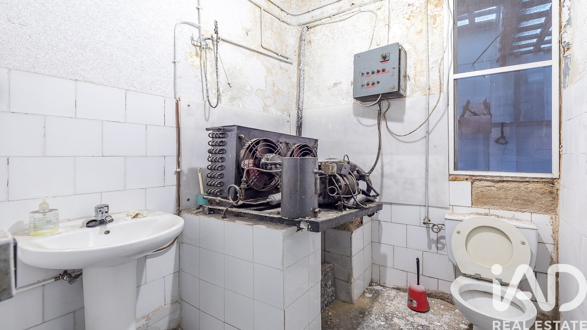 Commercial property in Madrid, Spain 1 bedroom, 128 sq.m. No. 188508