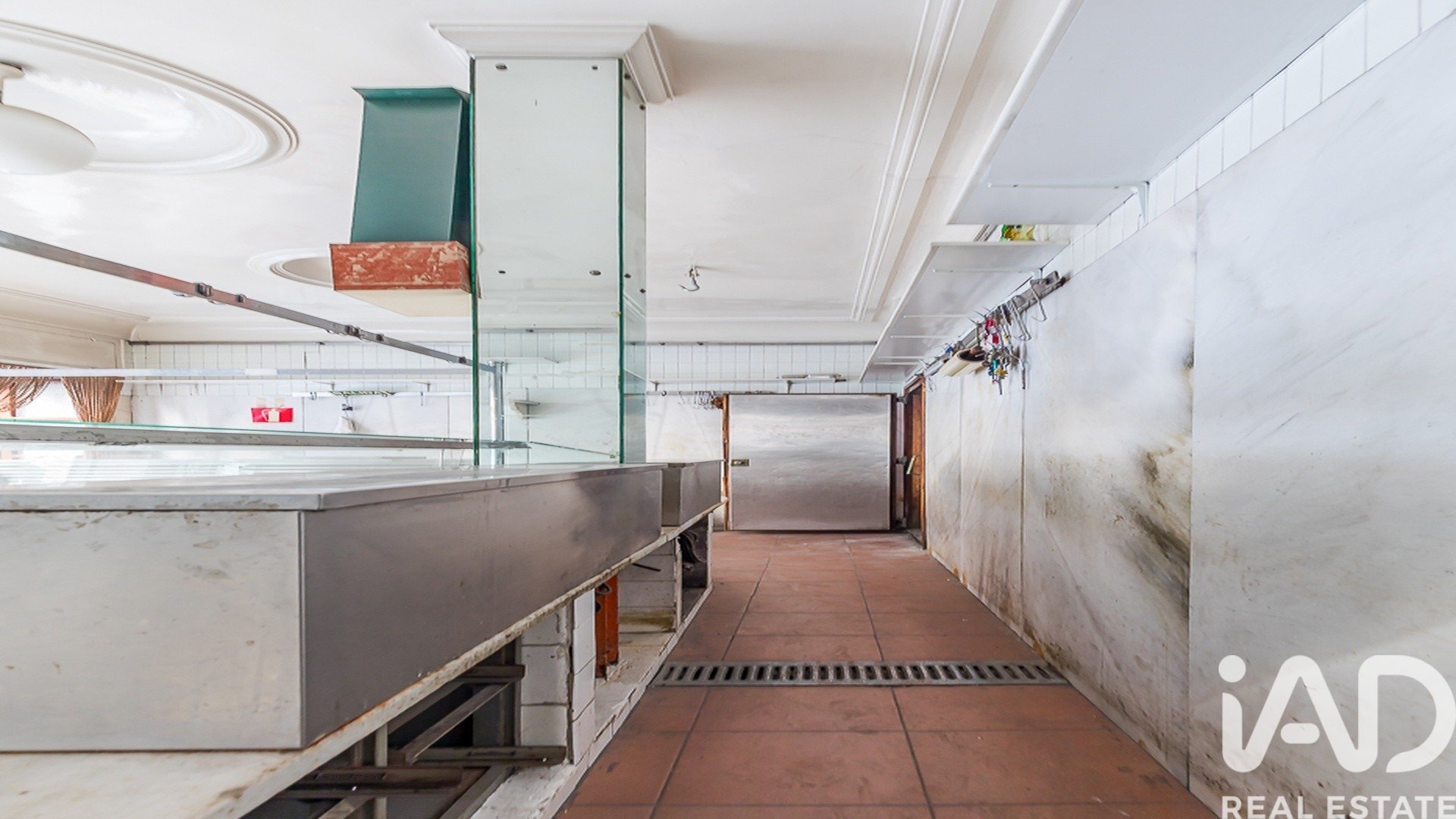 Commercial property in Madrid, Spain 1 bedroom, 128 sq.m. No. 188508