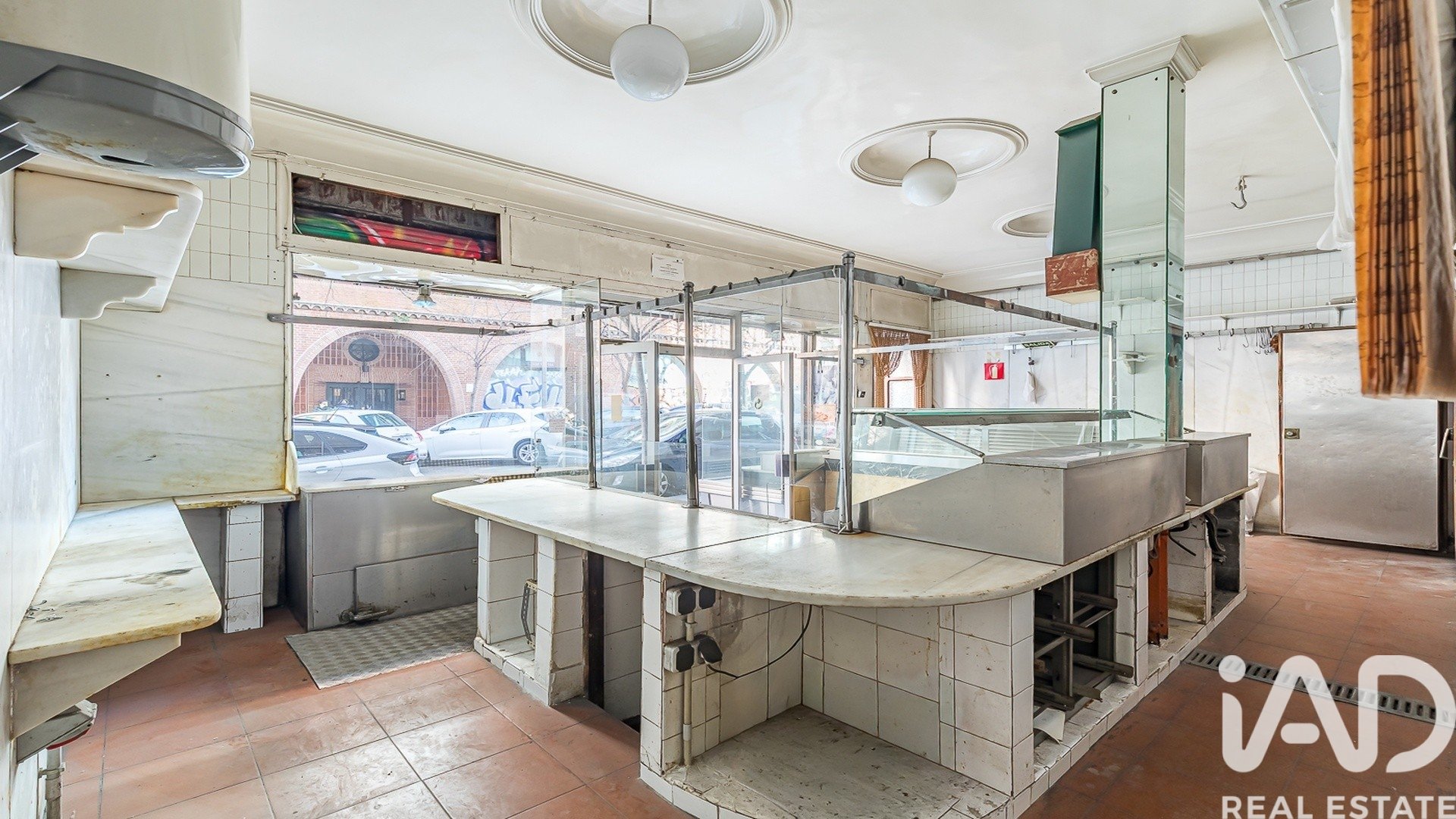 Commercial property in Madrid, Spain 1 bedroom, 128 sq.m. No. 188508