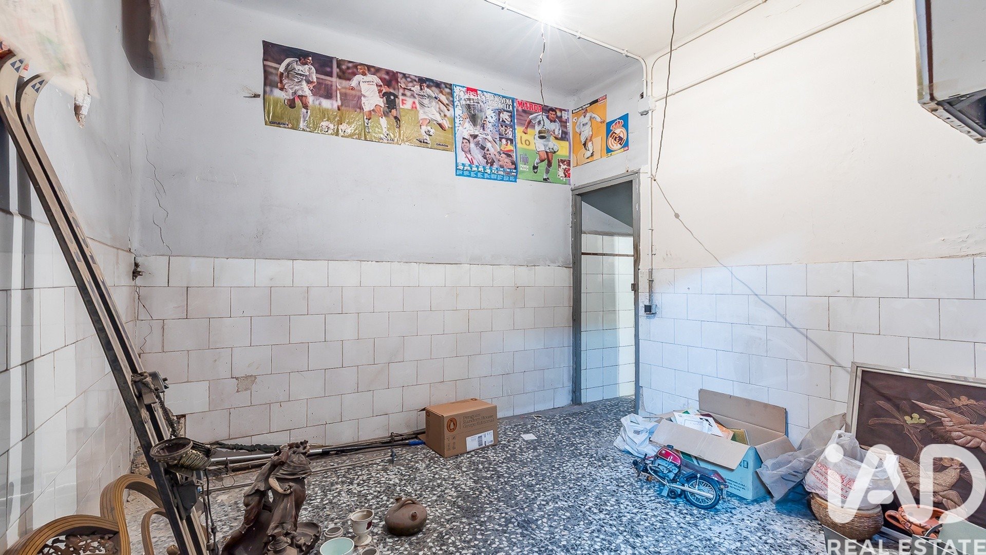 Commercial property in Madrid, Spain 1 bedroom, 128 sq.m. No. 188508