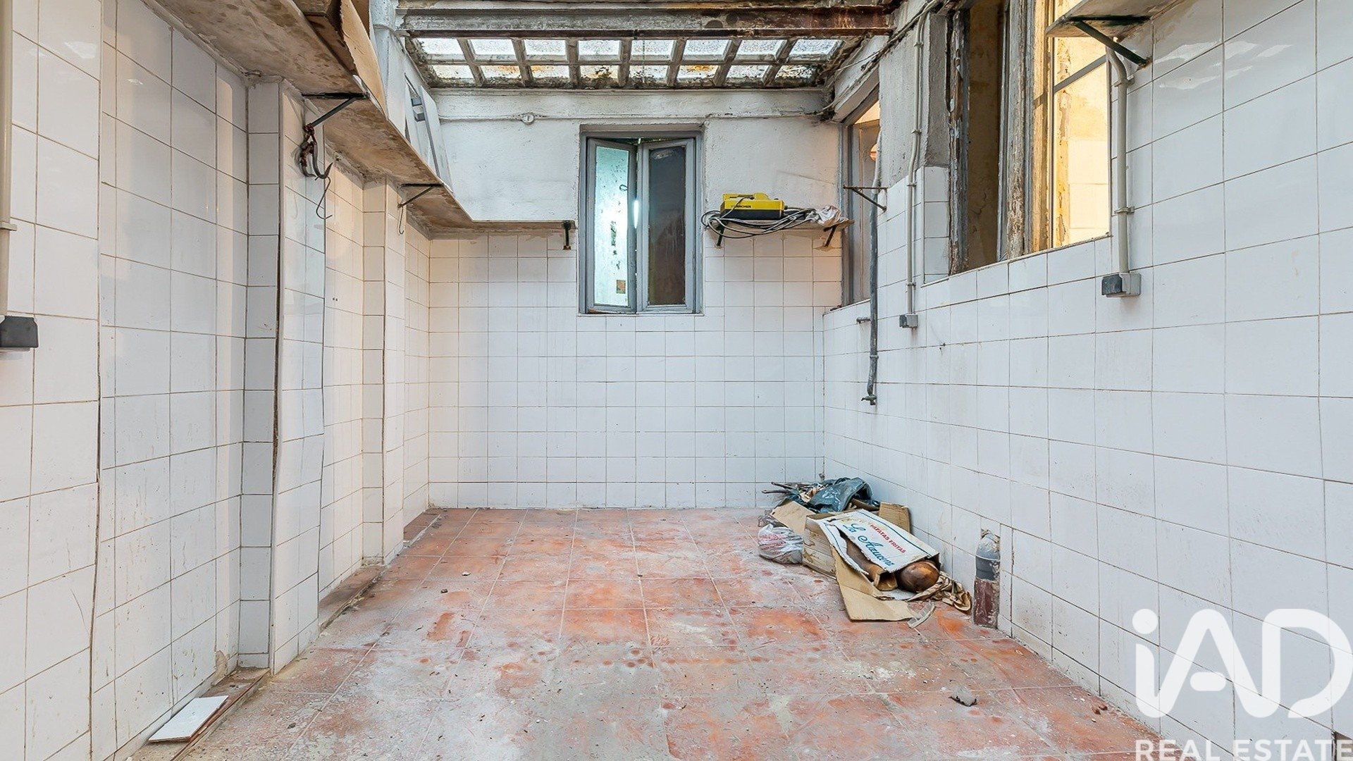 Commercial property in Madrid, Spain 1 bedroom, 128 sq.m. No. 188508