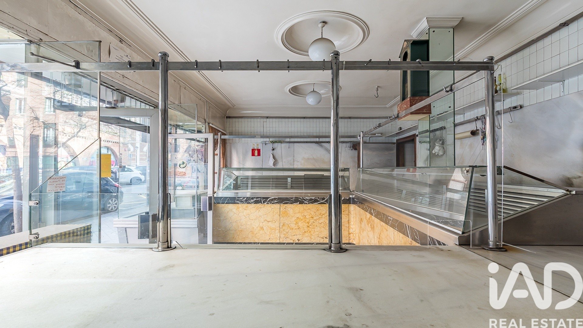 Commercial property in Madrid, Spain 1 bedroom, 128 sq.m. No. 188508
