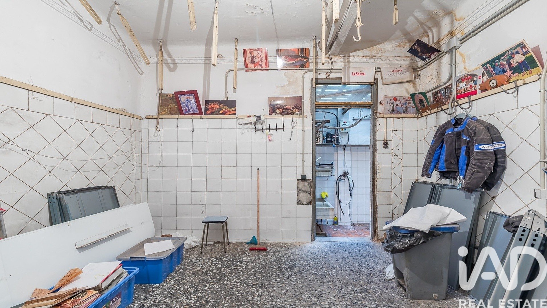 Commercial property in Madrid, Spain 1 bedroom, 128 sq.m. No. 188508