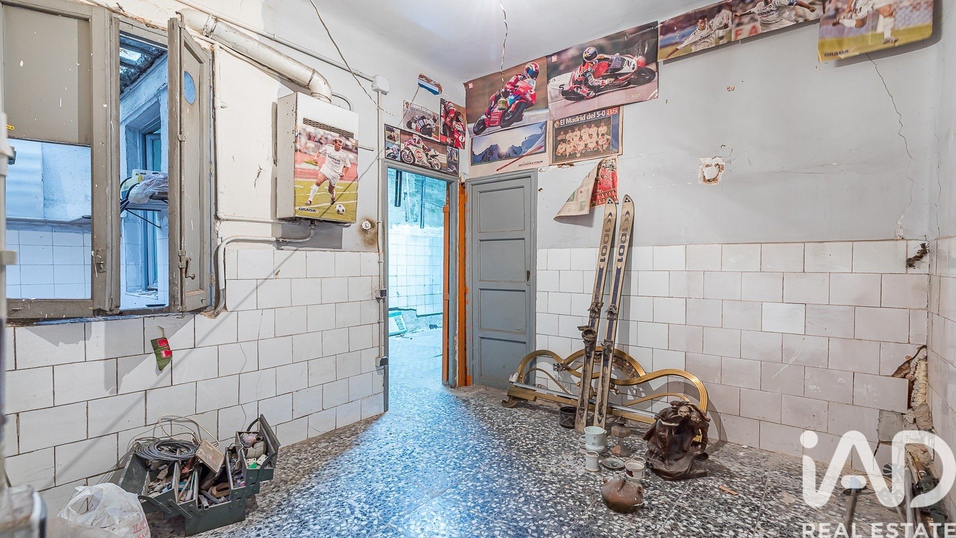 Commercial property in Madrid, Spain 1 bedroom, 128 sq.m. No. 188508