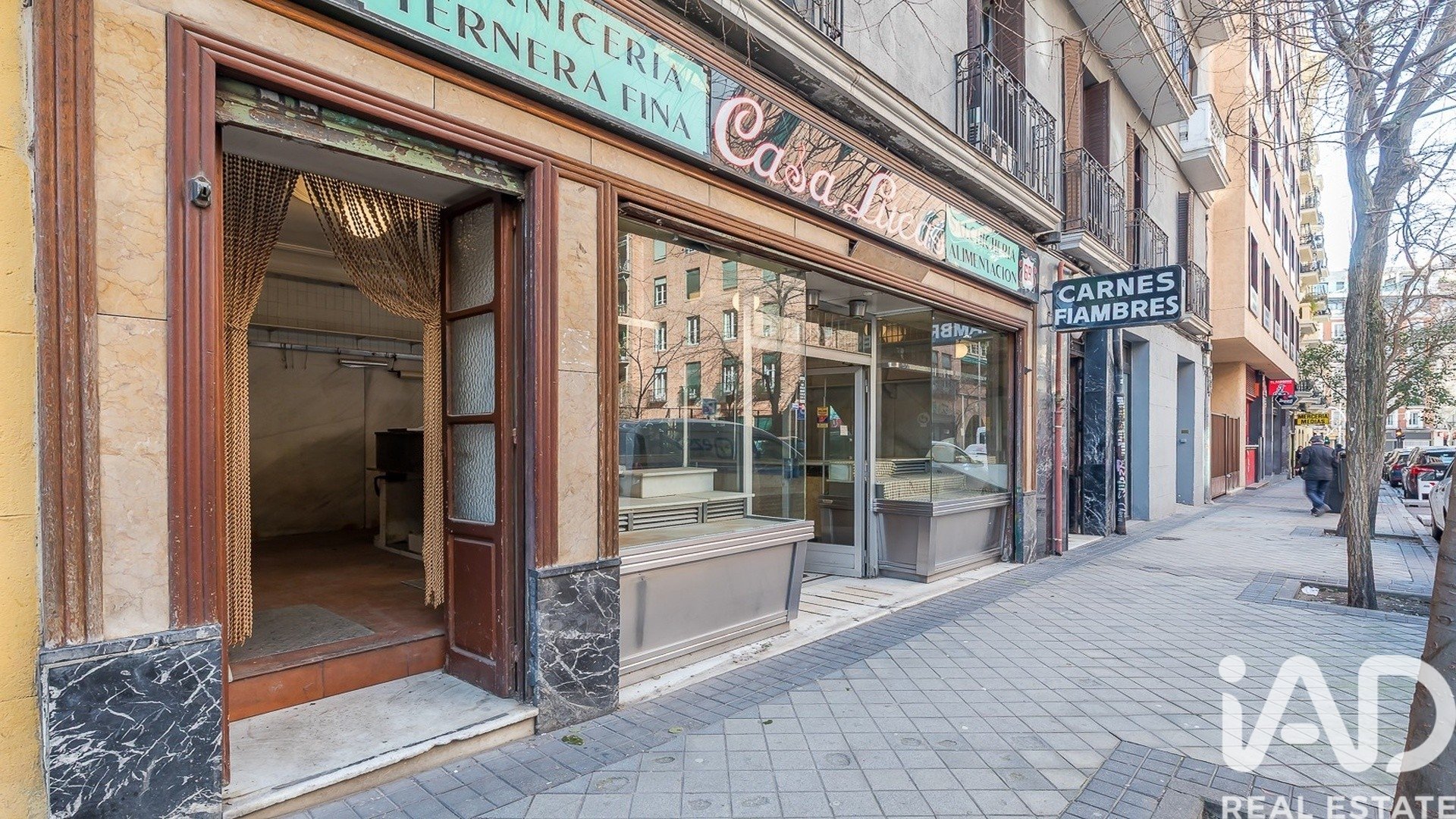 Commercial property in Madrid, Spain 1 bedroom, 128 sq.m. No. 188508