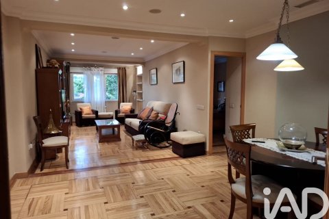 Apartment in Madrid, Spain 2 bedrooms, 92 sq.m. No. 188505