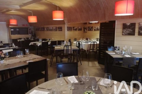 Commercial property for sale in Leon, Spain 2 bedrooms, 231 sq.m. No. 184740 - photo 2