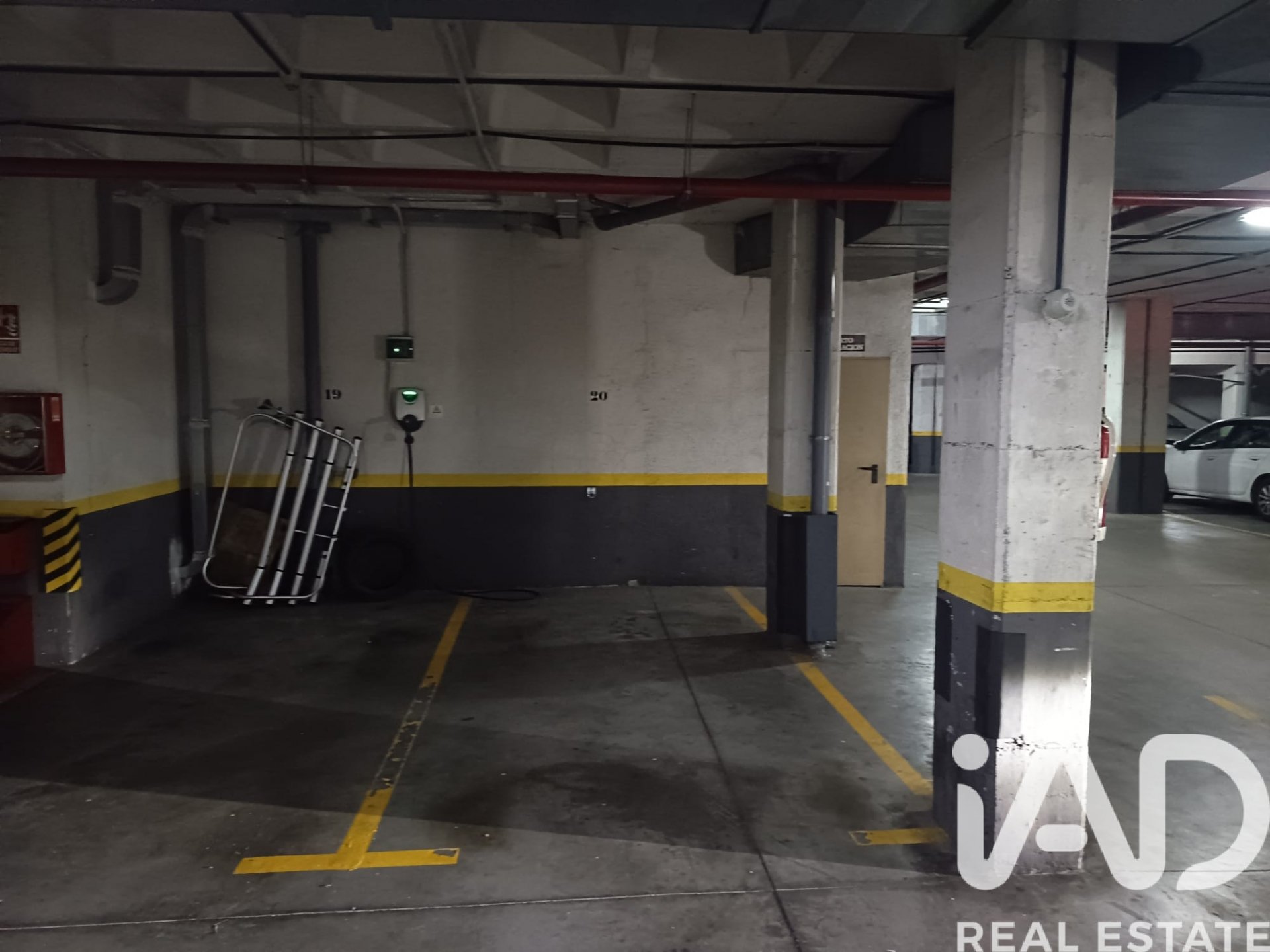 Garage in Madrid, Spain No. 184736