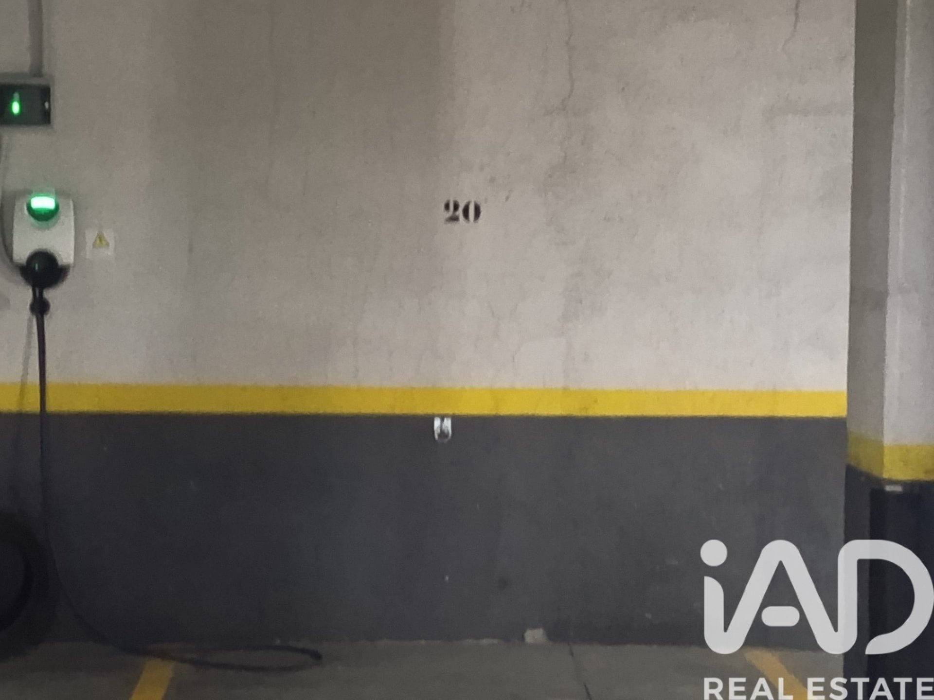 Garage in Madrid, Spain No. 184736