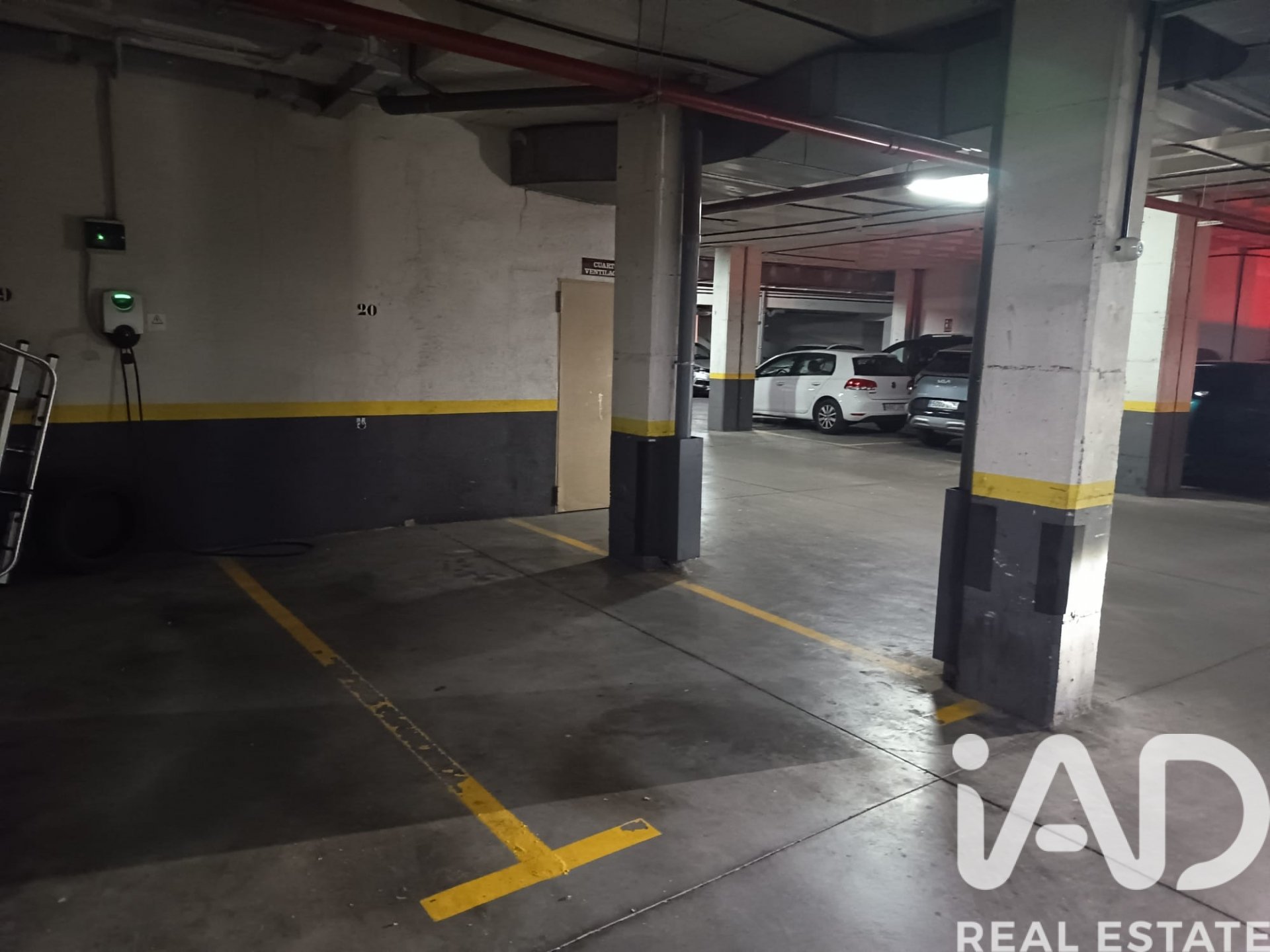 Garage in Madrid, Spain No. 184736