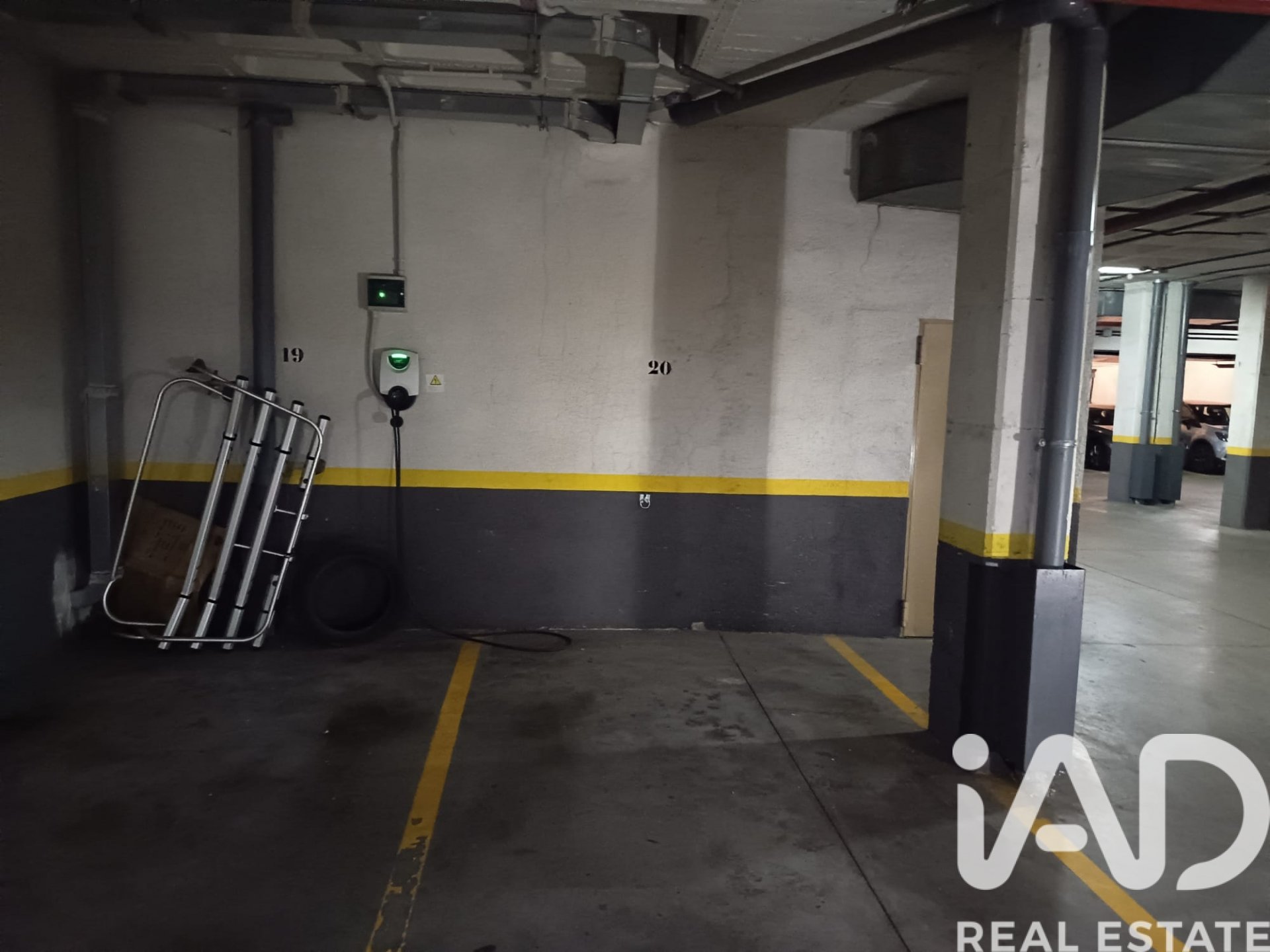 Garage in Madrid, Spain No. 184736