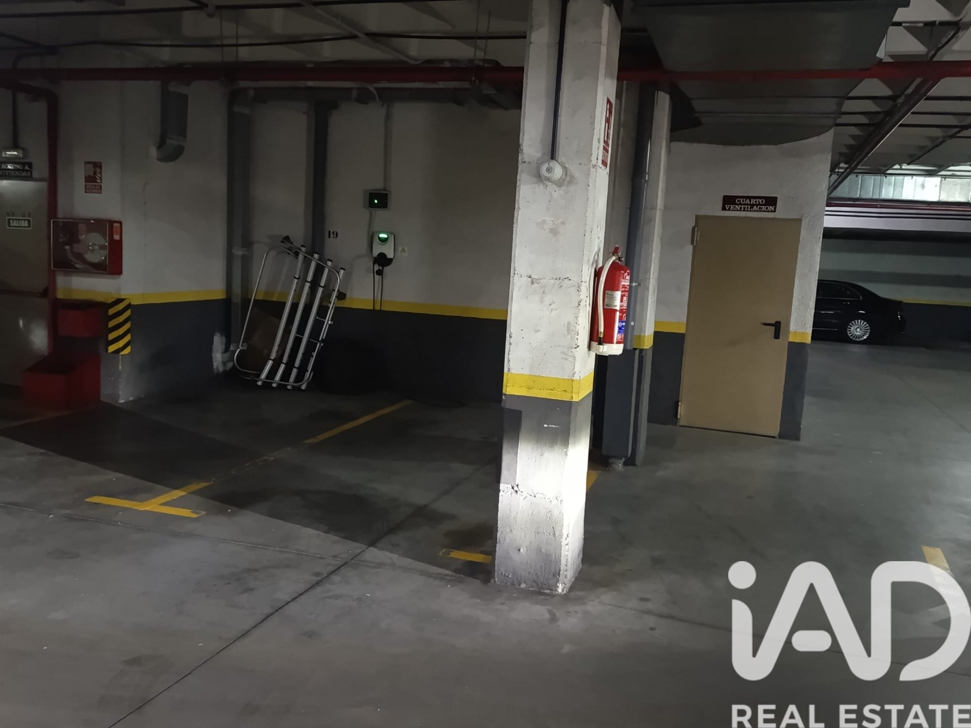 Garage in Madrid, Spain No. 184736