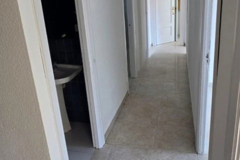 Apartament w Logrono, La Rioja, Hiszpania 4 sypialnie, 150 mkw. nr 187602 – zdjęcie 13