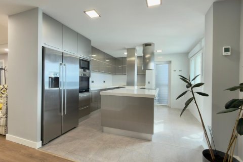 Penthouse for sale in Villajoyosa, Alicante, Spain 4 bedrooms, 255 sq.m. No. 167277 - photo 17