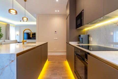 Apartment for sale in Madrid, Spain 2 bedrooms, 127 sq.m. No. 167278 - photo 12